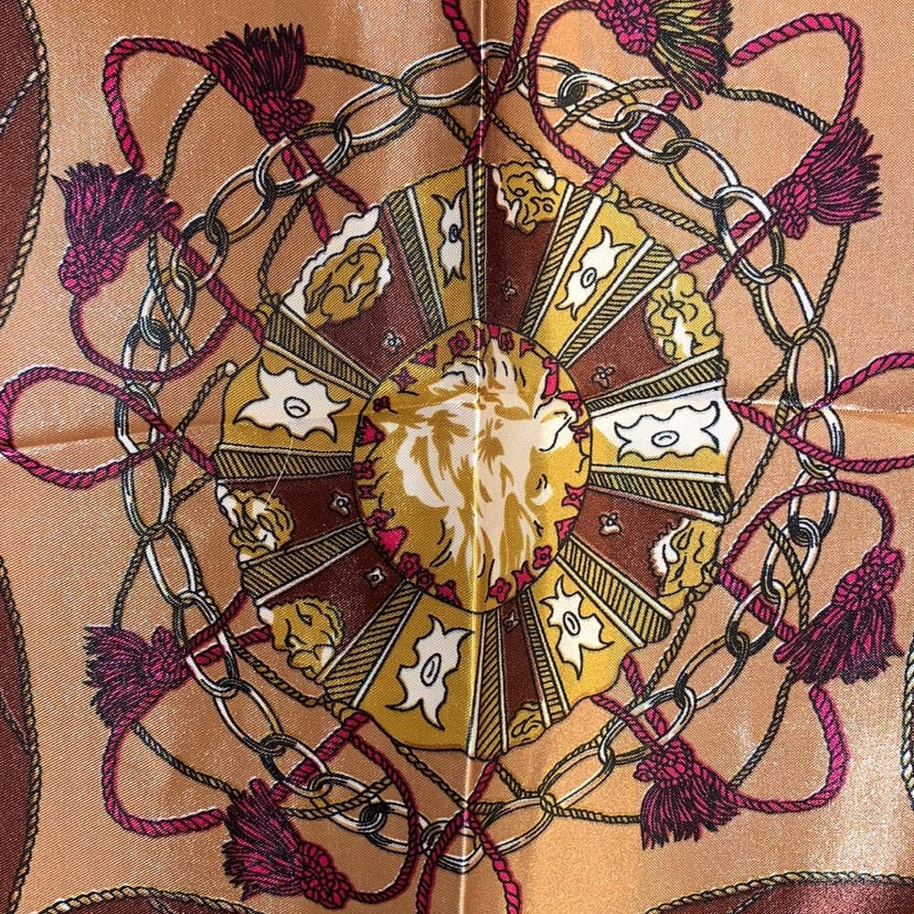 Stunner! Stunning! Spun polyester that is equal to silk! - Picture 6 of 8